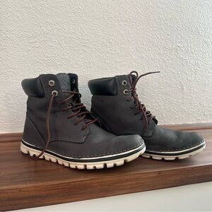 Women's Timberland Boot | Waterproof | lightweight| Size 7.5